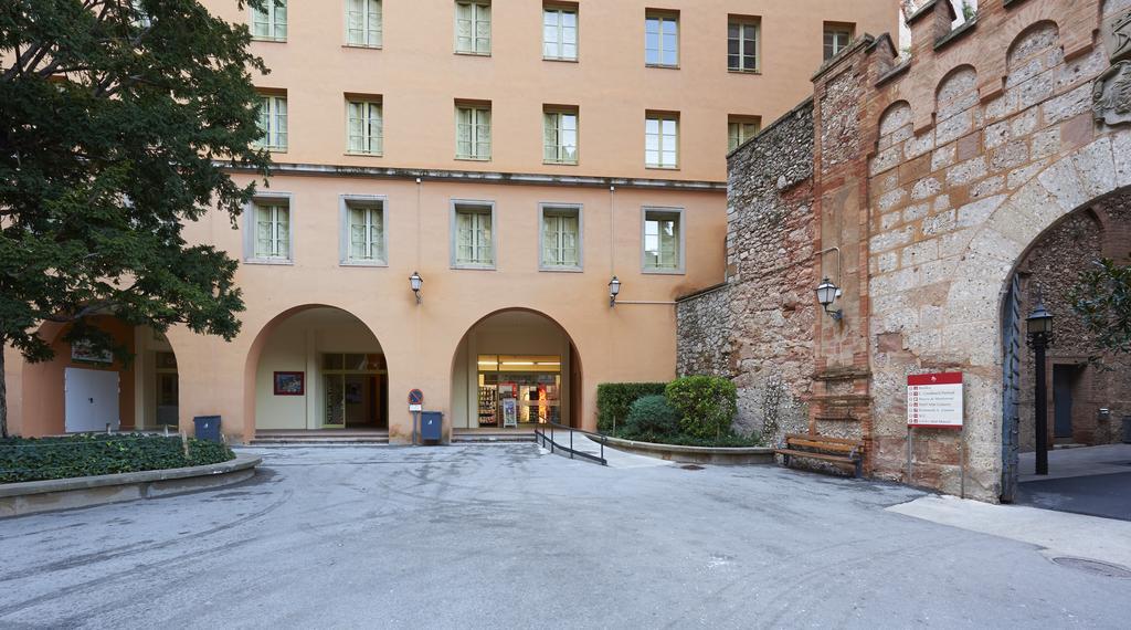 Apartamentos Montserrat Abat Marcet Kültér fotó