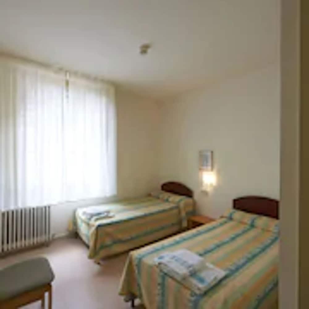 Apartamentos Montserrat Abat Marcet Kültér fotó